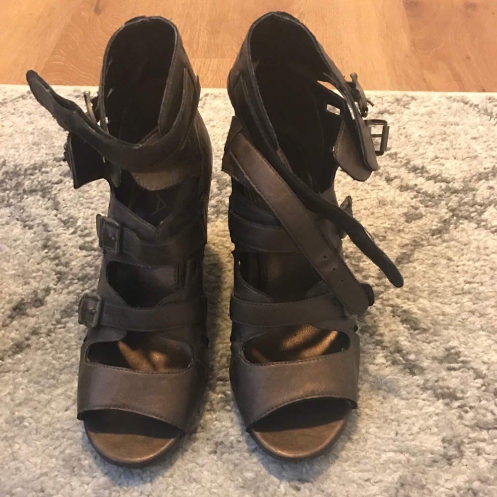 MIA bronze wedges